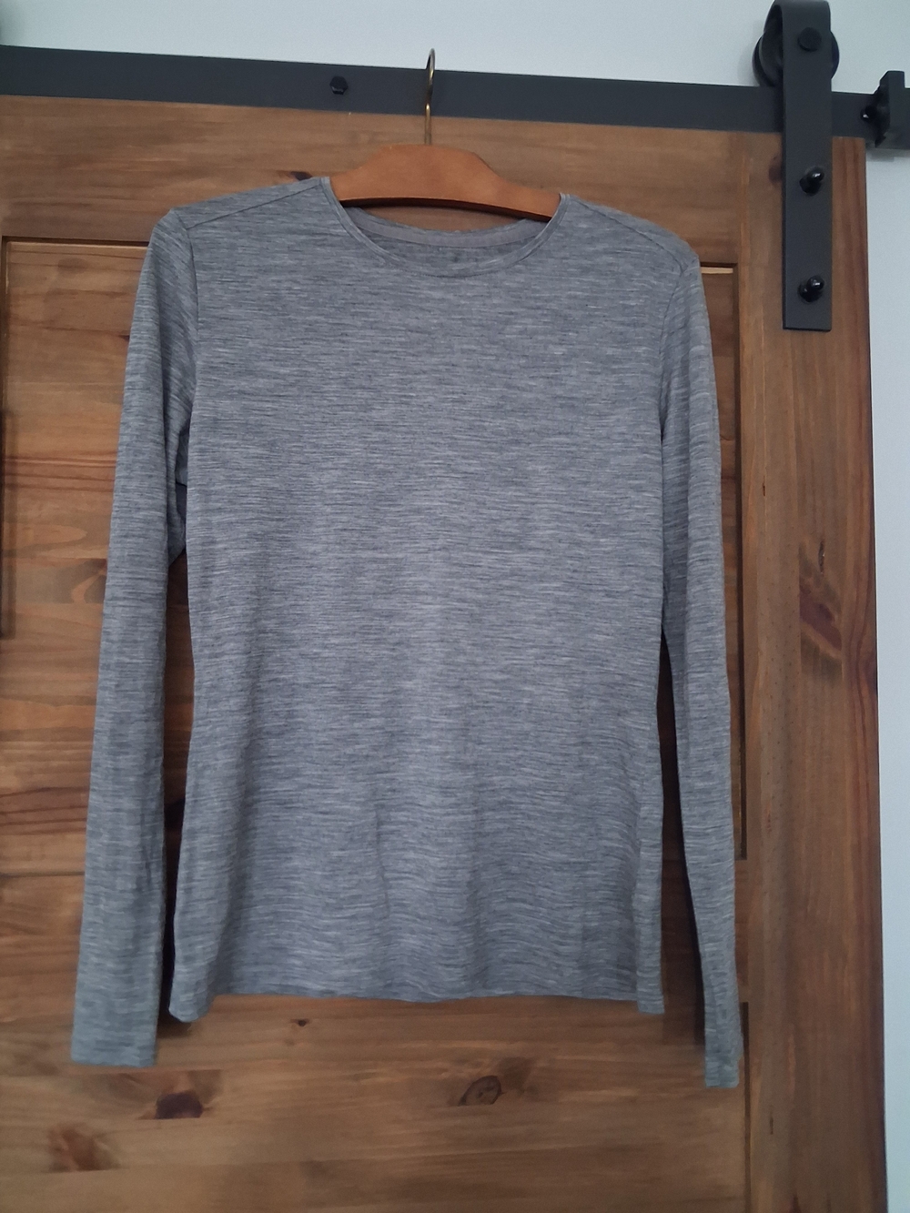 Segments Classic Women's Long-Sleeve Crewneck Top - Gray L